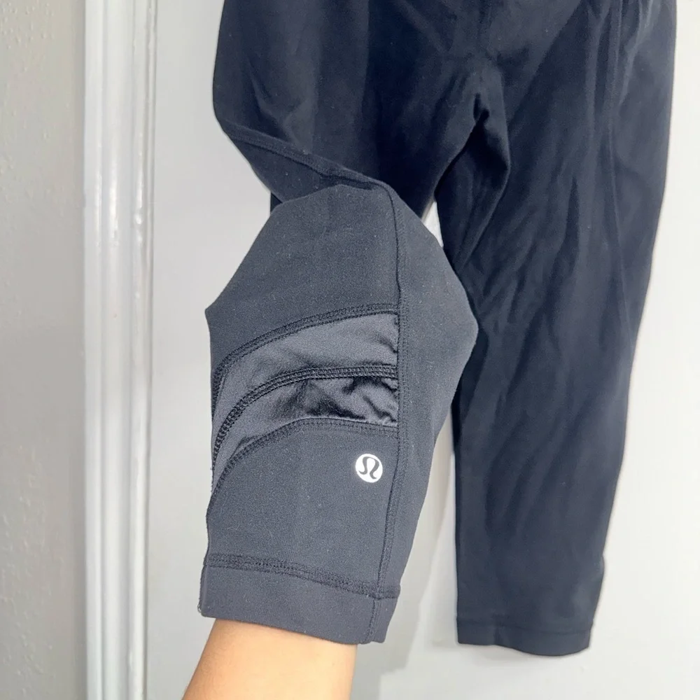 Lululemon black capri size 6